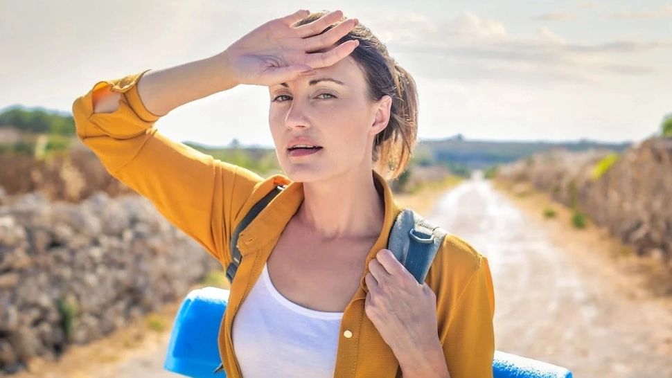 Cum să te îmbraci pe caniculă. Care sunt, de fapt materialele care te protejează într-o zi fierbinte