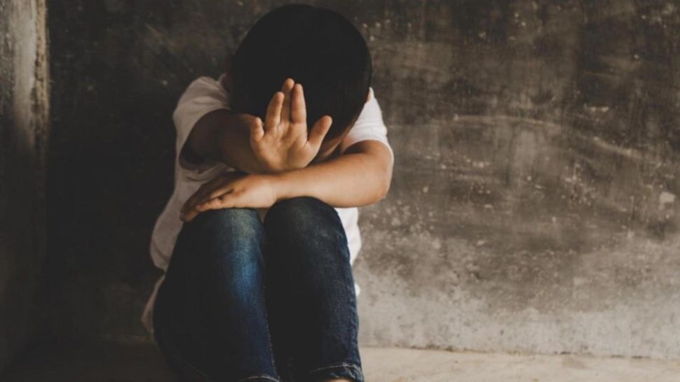 Adolescent înjunghiat, într-un centru de plasament din Mehedinți. E al doilea caz grav, la interval de câteva zile: 10 tineri au pătruns în clădire pentru răzbunare