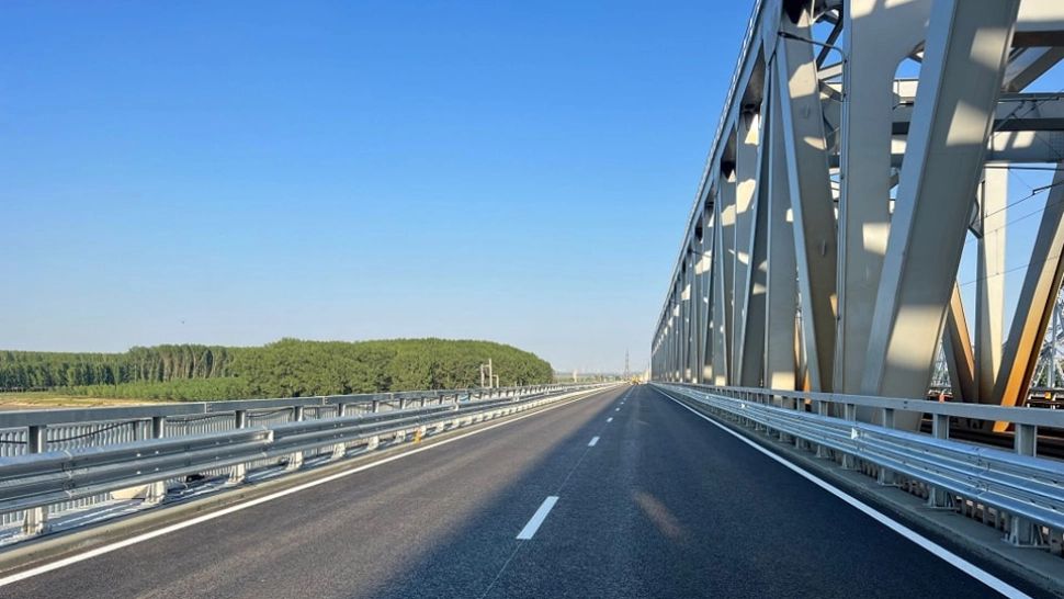 Se circulă pe ambele sensuri ale podului Fetești. De când se va plăti taxa de pod - Anunțul ministrului Transporturilor