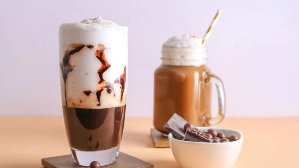 Rețetă Frappe / Cum faci acasă caffe frappe - Ai deja ingredientele prin bucătărie