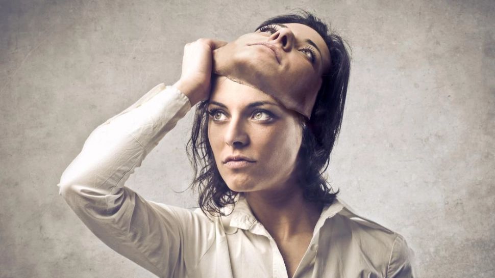 Cele mai ipocrite zodii de femei te pot distruge - Cum să te ferești de ele, cu zâmbetul pe buze