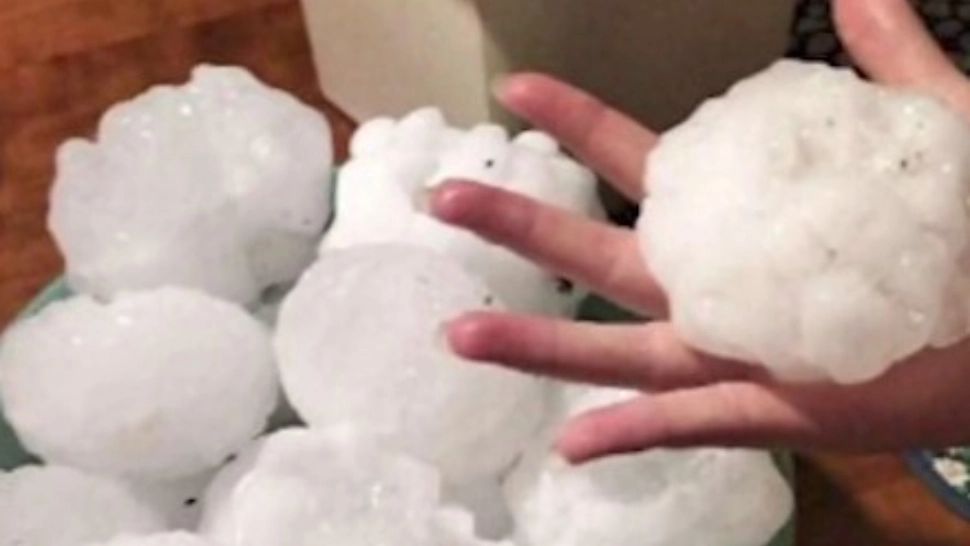 Cea mai mare grindină căzută vreodată în Europa: bucăți de gheață de 19 cm, în Italia - FOTO