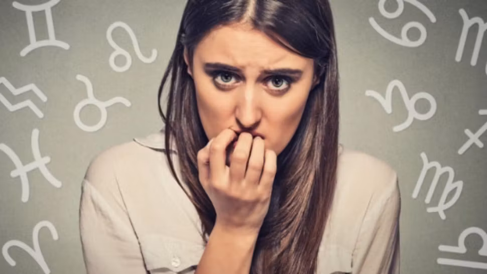 Top 5 zodii care își ascund invidia uriașă când văd reușitele celorlalți - De ce nu suportă succesul altora