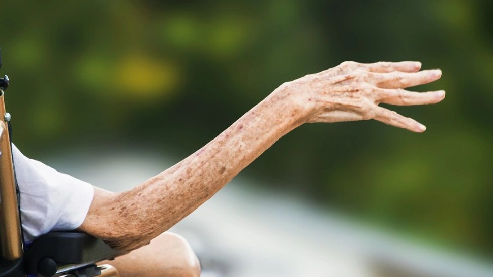 Stenograme tulburătoare din dosarul căminelor groazei - Tratamente INUMANE pentru bătrânii din azile, torturați până la deces