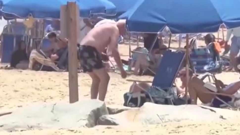 VIDEO INEDIT - Joe Biden, filmat pe plajă, printre oamenii de rând