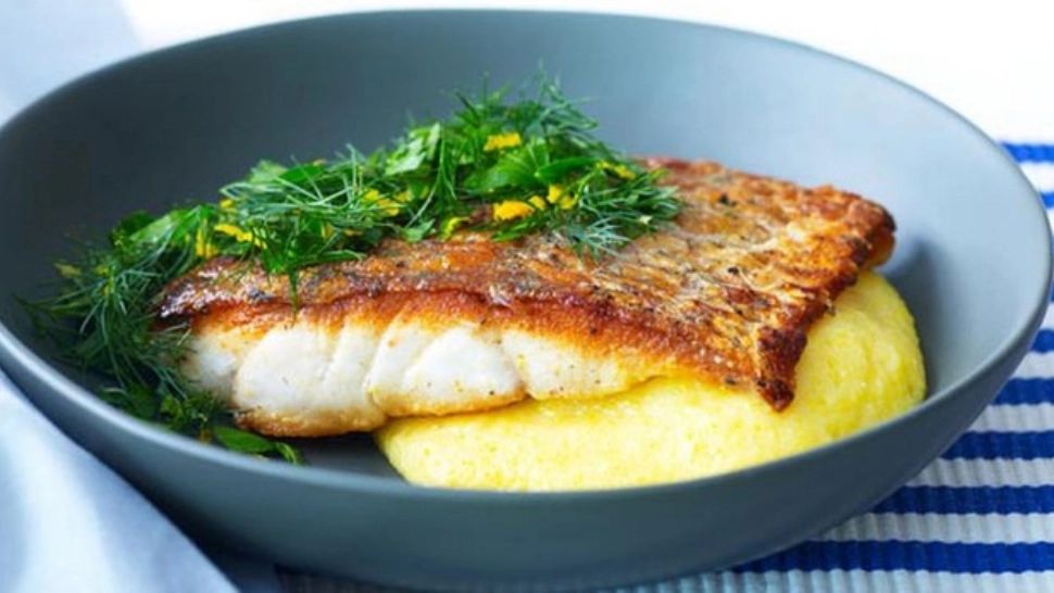 Cât costă o bucată de mămăliguță la o terasă de pe litoralul românesc. Nota de plată care a șocat 