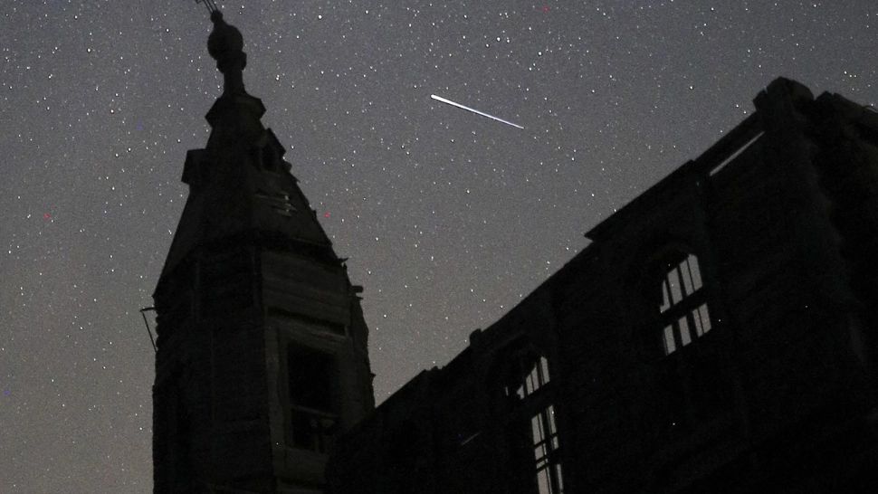 A fost lovită de meteorit în timp ce bea cafeaua pe terasă. Urmarea este ABSOLUT incredibilă