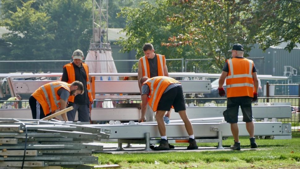 Munca pe caniculă. Când se reduce programul de lucru și ce alte obligații au angajatorii ?