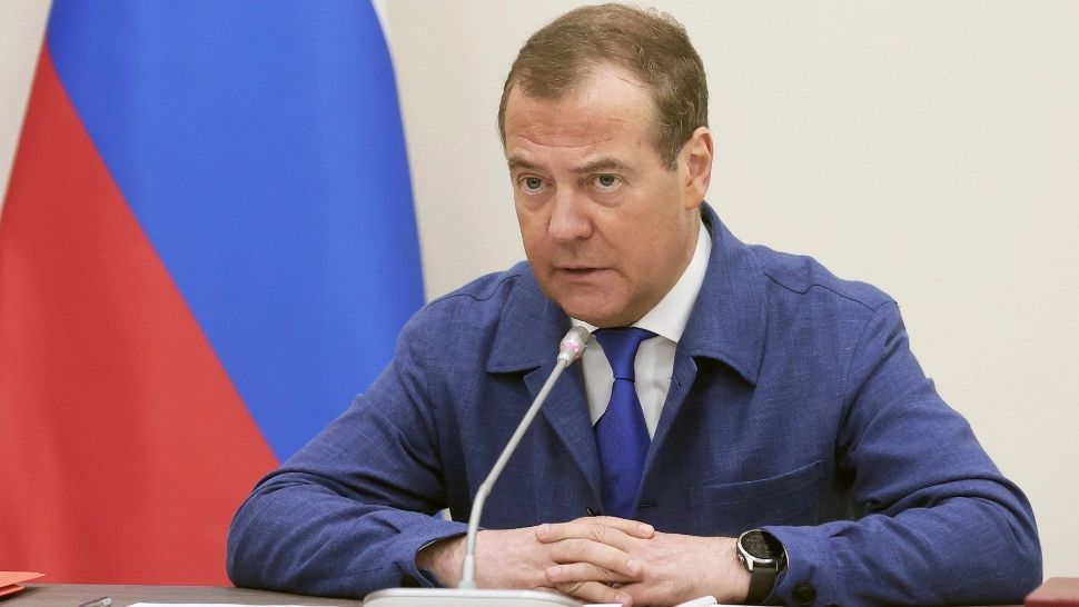 Medvedev s-a dezlănțuit: amenință cu al treilea război mondial, foamete și iarnă nucleară