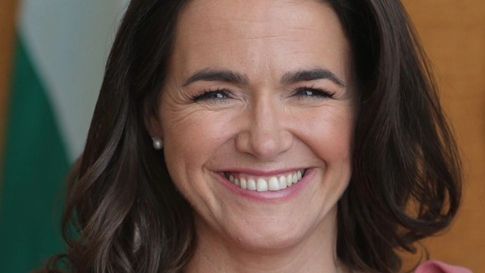 Președinta Ungariei, protejată de bodyguarzi chiar și în apă! Oficialul de la Budapesta a înotat peste 5 km cu gărzile de corp după ea 