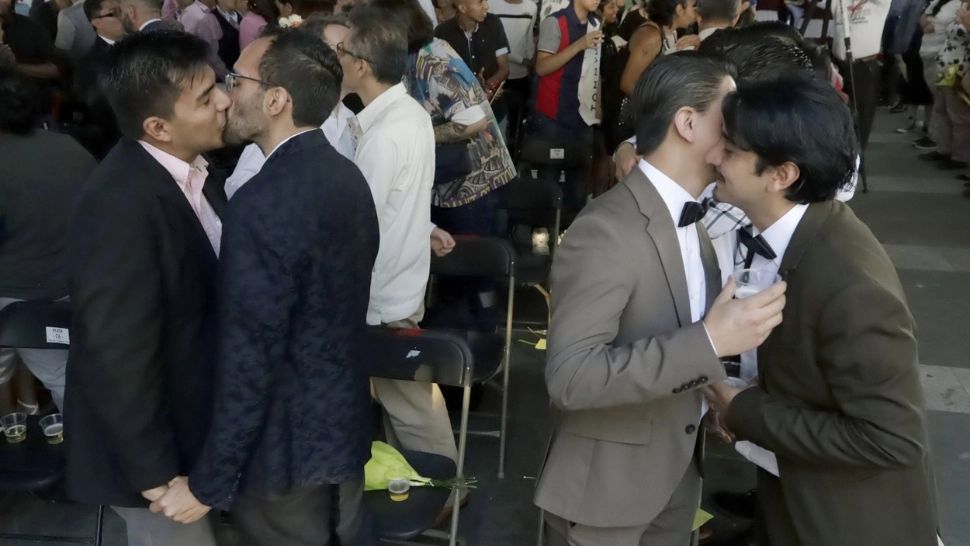 România se pregătește de recunoașterea căsătoriilor între persoane de același sex. Detaliul care face diferența