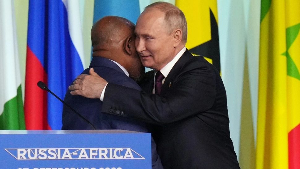 Vladimir Putin promite să promoveze o "ordine mondială multipolară" şi să lupte împotriva "neocolonialismului" împreună cu țările africane