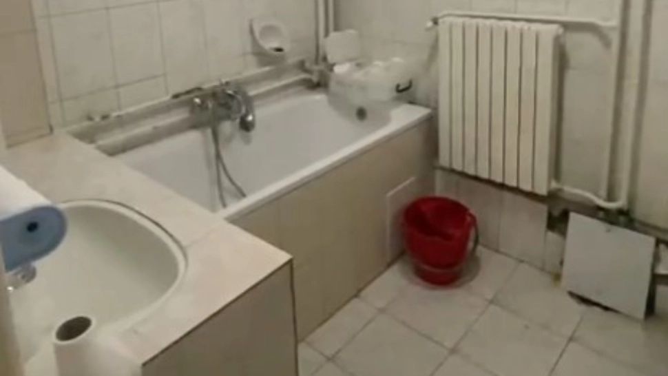 Imagini tulburătoare surprinse într-un spital pentru COPII din Cluj-Napoca: colcăie gândacii! - VIDEO
