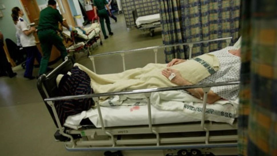 Pacient mâncat de viermi, într-un spital din București. Medicii spun că nu au materiale, conducerea neagă - FOTO