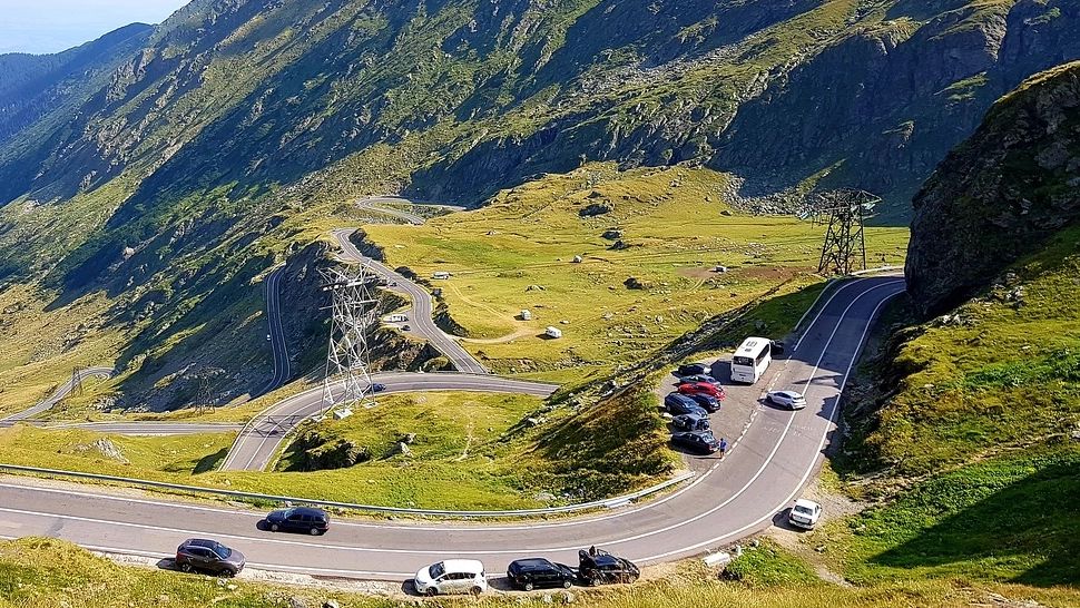 Uimirea unui jurnalist britanic ajuns pe Transfăgărășan: „Uitați-vă la asta! Arată ca niște spaghete”