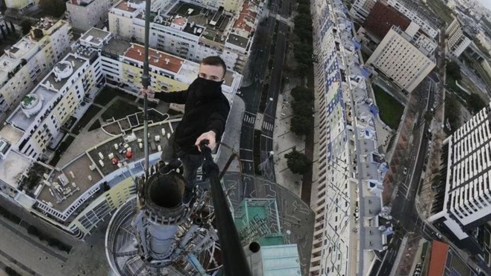 O vedetă social media, cunoscut pentru ascensiunile sale pe zgârie-nori, a murit după ce a căzut de la etajul 68