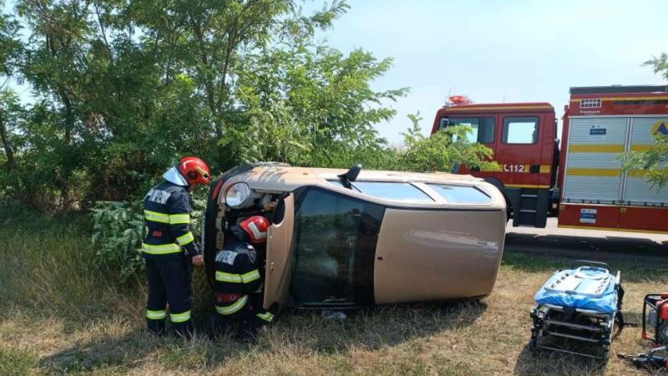 Un șofer de 85 de ani a fost scos cu "descarcerarea" din mașina sa, după un accident în Botoșani 