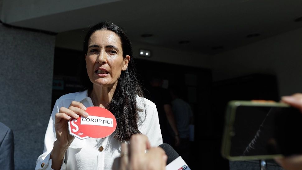 Acuzații dure la adresa primăriței penale de la sectorul 1. Clotilde Armand, reclamată că ar fi folosit bazele de date ale primăriei pentru a-și completa listele de semnături - FOTO