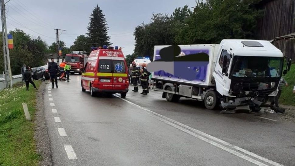 Accident violent în Neamț: 6 răniți după ciocnirea între un TIR și o mașină - Intervenție masivă pompieri și SMURD
