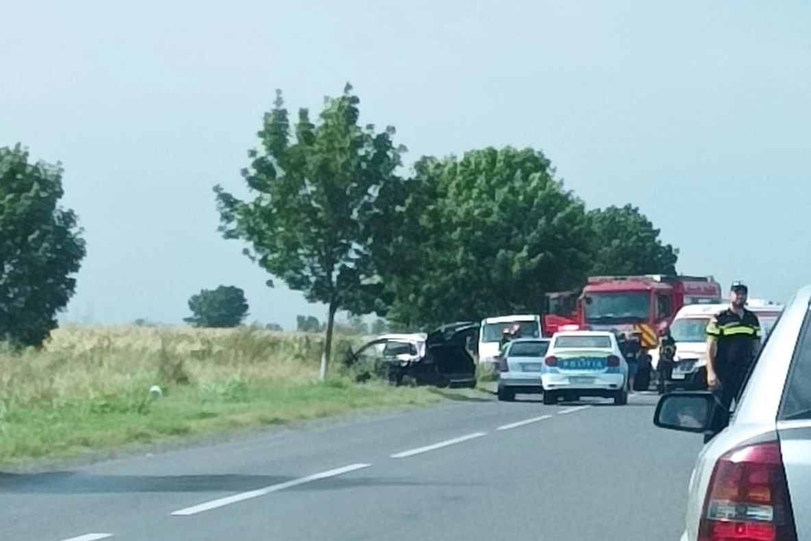 Accident grav, cu 5 mașini, în Mehedinți: 4 victime și trafic blocat