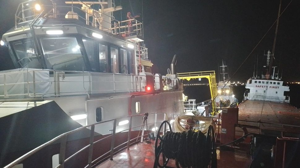 Alertă în Marea Neagră: O navă cu 8 oameni la bord, în pericol de scufundare în zona Portului Constanța - Operațiune dificilă de salvare