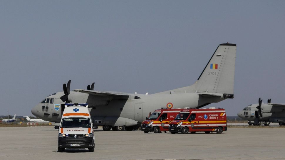 Cinci pacienți cu arsuri, transportați cu aeronave militare către spitale din Austria și Germania