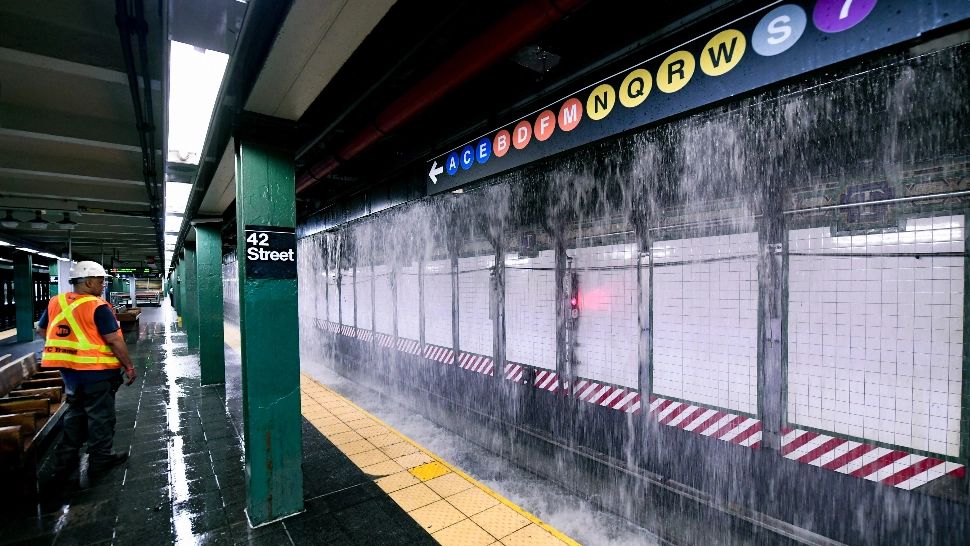 Cea mai cunoscută stație de metrou din New York este devastată de inundații - IMAGINI