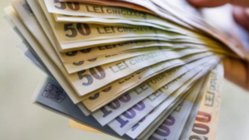 Scandal uriaș în rândul bugetarilor: Polițiștii și profesorii nu și-au primit salariile înainte de minivacanța de 4 zile de Sfânta Maria