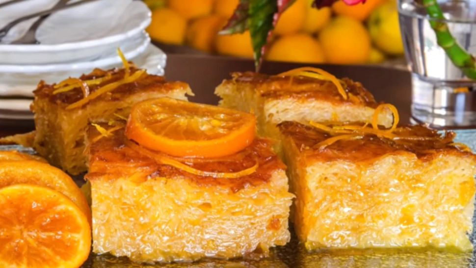 Grecia, la tine în farfurie! Învață și tu cum să prepari celebra Portokalopita, prăjitura însiropată pe care turiștii o adoră