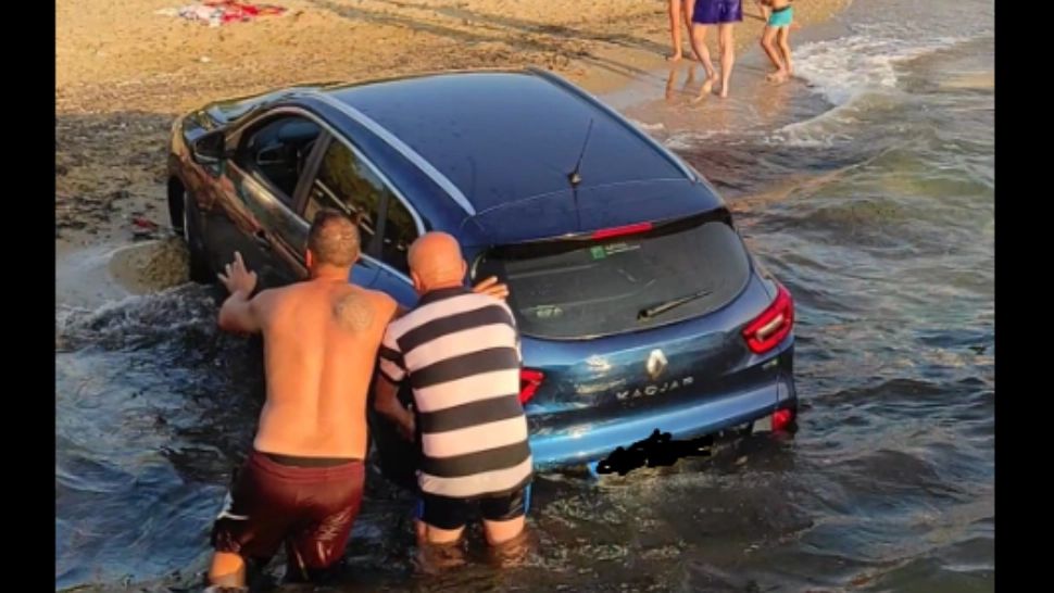 Val de ironii după ce un bucureștean a ajuns cu mașina în apele Mării Mediterane. Sene incredibile în Thassos - Cum s-a petrecut incidentul
