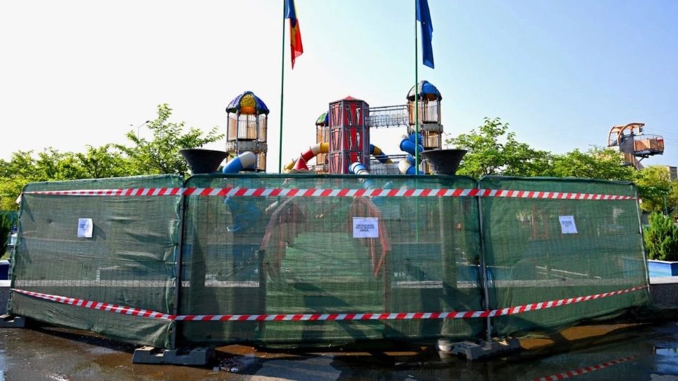 Șapte locuri de joacă vandalizate din Sectorul 4 vor fi închise temporar pentru reparaţii şi modernizare. Lista spațiilor de joacă unde se va interveni