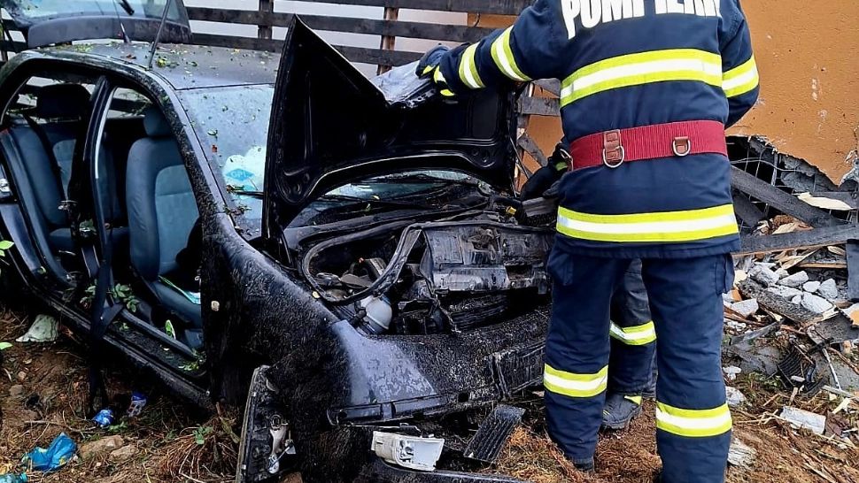 4 persoane, la spital în urma unui accident violent în județul Giurgiu. Una dintre victime, transportată cu elicopterul SMURD - FOTO