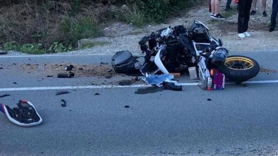 Imagini șocante de la accidentul de motocicletă din Alba: un arhitect, ucis de un utilaj forestier. TAF-ul a ieșit în drum la indicațiile unui alt șofer 