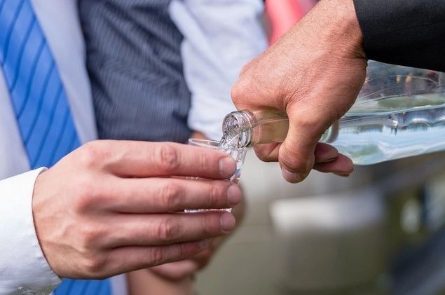 Ce se întâmplă în corpul tău dacă bei un păhăruț de tărie zilnic