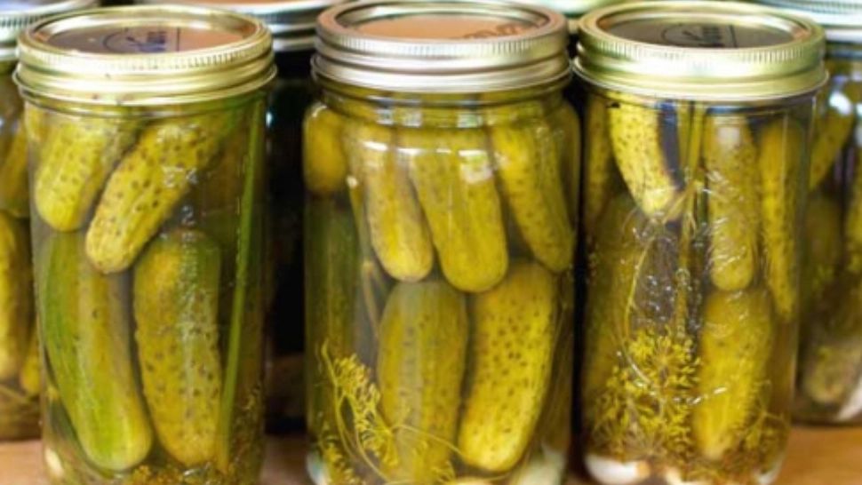 Castraveţi muraţi în oteţ, rețeta bulgărească. Ingredientul care dă tot gustul