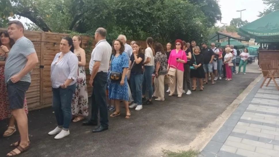 Isterie la Filarmonică: Cozi uriașe pentru bilete gratis la concertul lui Richard Clayderman