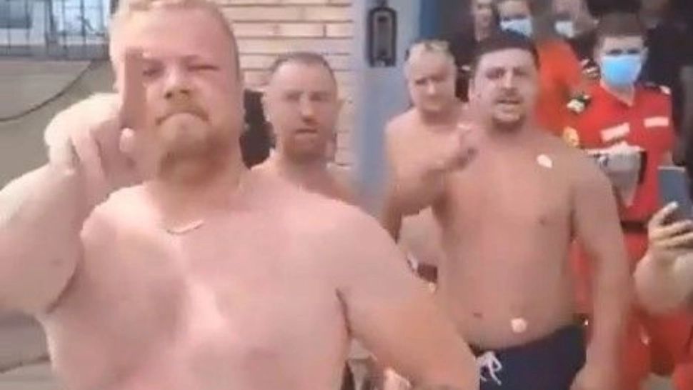 S-a aflat cine sunt bătăușii de la Costinești - Agresorii de pe plajă au la activ condamnări grele