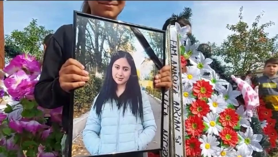 Tânăra ucisă la Mangalia, condusă pe ultimul drum în rochie de mireasă. O nouă IPOTEZĂ poate schimba radical ancheta