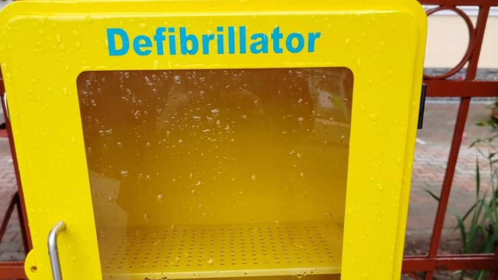 Se întâmplă în România. Defibrilator public, furat din centrul orașului Brașov. Dispozitivul a costat 11.000 de lei