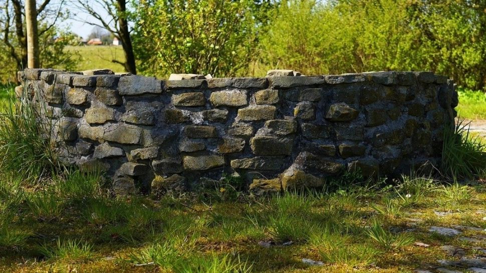 Bebeluș de 11 luni, internat cu boala apei de fântână. Localnică, mesaj disperat: "Apa e atât de contaminată încât nu mai fierbe!"