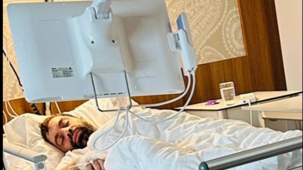 Imagini dramatice. Florin Salam, cu perfuzii pe patul de spital. Artistul s-ar afla în străinătate- VIDEO