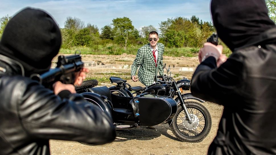 Un român din Germania a furat țigări de contrabandă de la mafia rusească. Ce a urmat este demn de film cu gangsteri