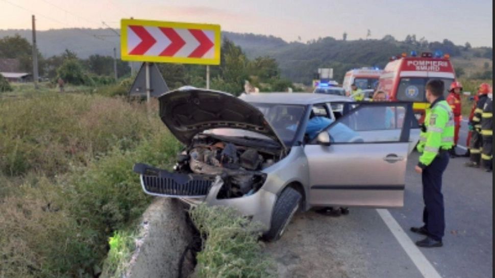 Accident grav, în Mureș. Patru oameni sunt răniți, un copil de 2 ani fiind în stare gravă