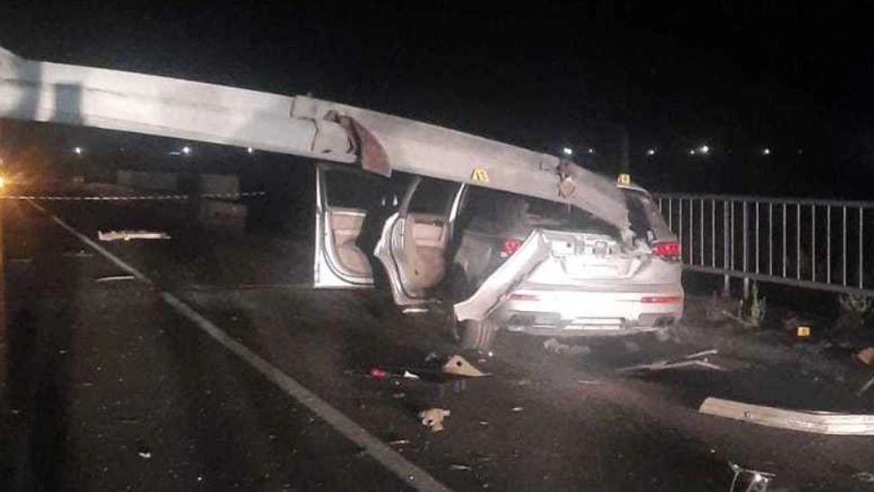 Un tânăr a murit în Teleorman după ce peste mașina sa a căzut un parapete lovit de un șofer beat