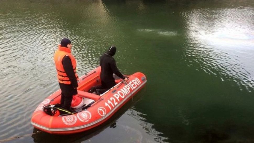 Tragedii, la scăldat, în plină caniculă. Trei băieți din Suceava și Timis, înghițiți de ape 