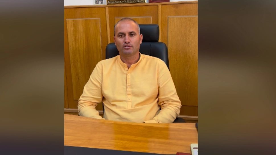 Primarul din Crevedia și oamenii săi continuă să sfideze presa - VIDEO