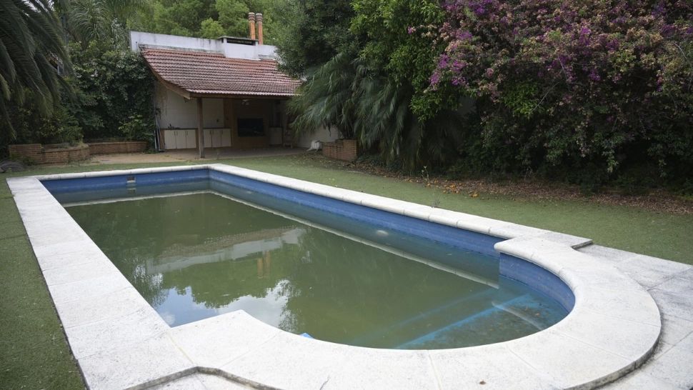 Avertisment pentru bolnavii de cancer. Ce riscă dacă fac baie în piscină sau in mare?