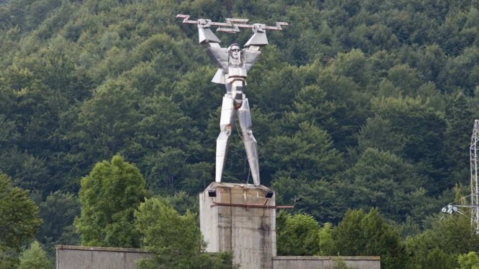 Profiturile companiilor de stat responsabile cu electricitatea au explodat în prima jumătate a anului. Hidroelectrica și Transelectrica sărbătoresc creșteri fabuloase  