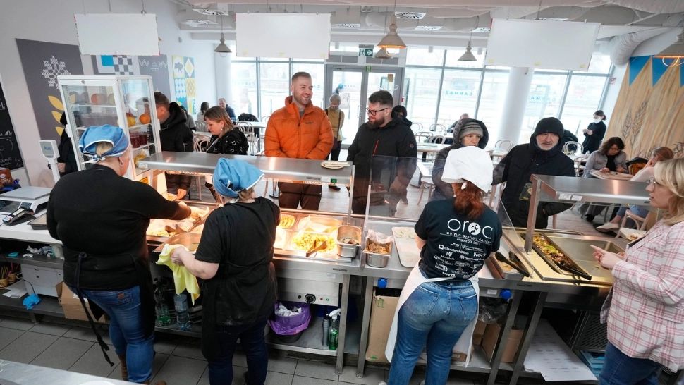 5.850 de ucraineni s-au angajat în România de la începutul războiului. Care sunt principalele domenii unde lucrează vecinii fugiți din calea tancurilor