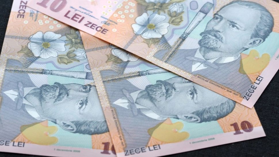 Cum să depistezi banii falși. Detaliile la care să fii atent